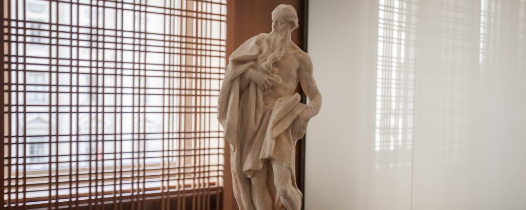 San Matteo Apostolo Maisto e Associati adotta una statua Duomo di Milano