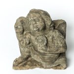 Scopri il dettaglio raffigurante un angelo con fiore, XIV - XV secolo, custodito presso il Museo del Duomo di Milano