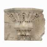 Scopri lìopera raffigurante una mensola con falene, XIV-XV secolo, Museo del Duomo di Milano