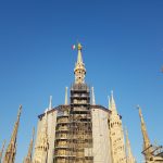 Veduta della Guglia Maggiore al cui apice trionfa la stutua della Madonnina imbandierata