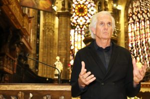 Massimiliano Finazzer Flory all'interno del Duomo di Milano in occasione dell'evento dedicato a Mario Luzi - L’eternità della parola