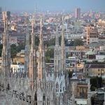 Vista tra le guglie del Duomo di Milano