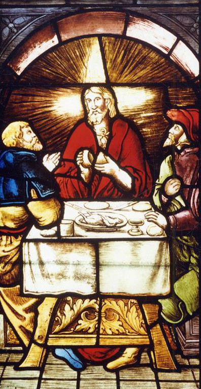 Dettaglio della vetrata dedicata alla Cena di Emmaus