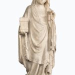 Scopri la scultura raffigurante Sant’Apollonia, XV secolo, in marmo di Candoglia, custodita presso il Museo del Duomo di Milano
