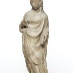 Scopri la scultura raffigurante Santa Caterina d’Alessandria, opera in marmo di Candoglia, di autore ignoto, custodita presso il Museo del Duomo di Milano