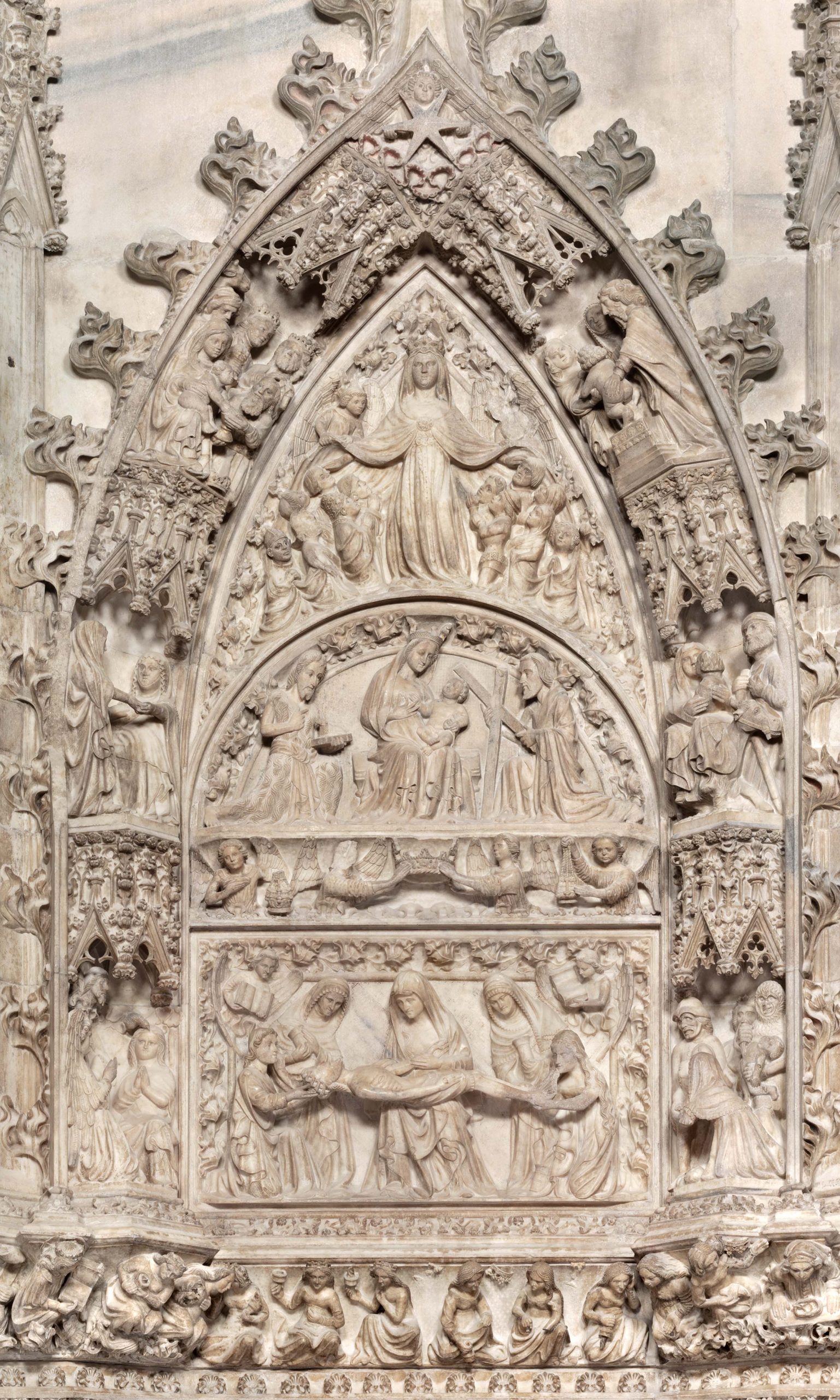 Veduta frontale portale sacrestia Duomo di Milano