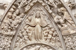 Dettaglio del portale della Sacrestia Capitolare, Madonna della Misericordia