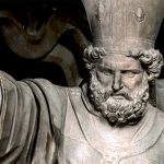 Sant'Ambrogio, scultura in marmo di Candoglia, Museo del Duomo di Milano, dettagli