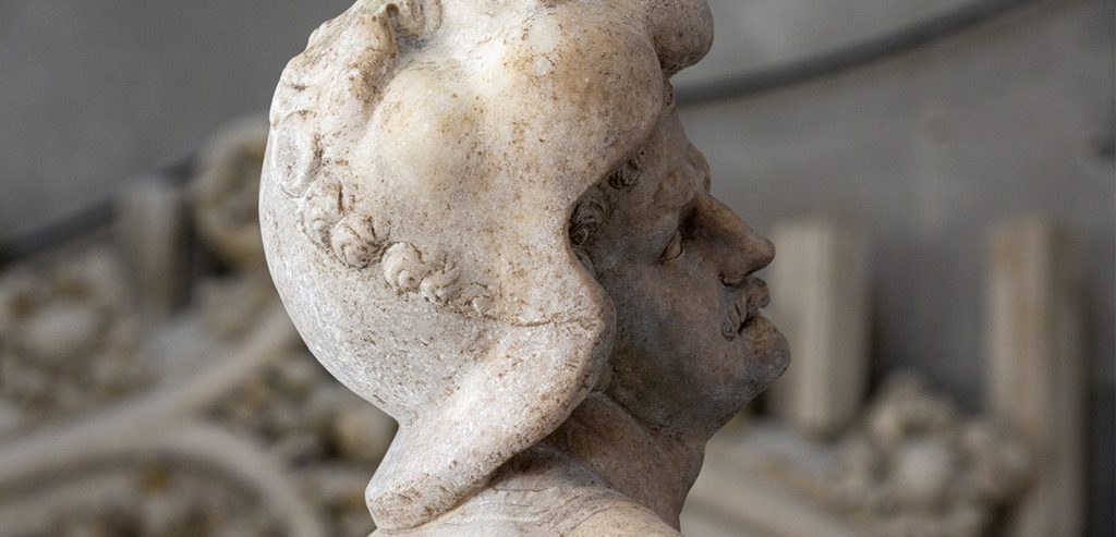 veduta di profilo di Ercole, a seguito del restauro avvenuto grazie al sostegno di Bolton Group - Adotta un Statua